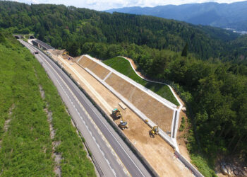 東海北陸自動車道　施工管理業務 ４車線化土工事
